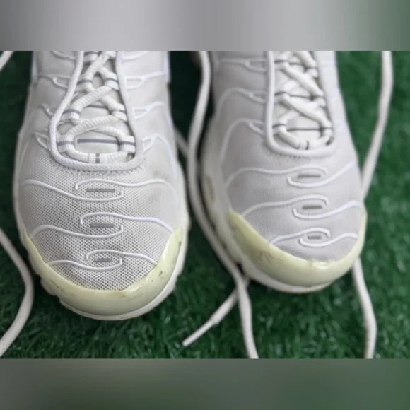 Nike Air Max Plus
White Pure Platinum‎ (Women's) Size 8 - Picture 2 of 8